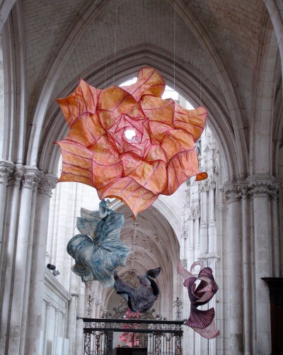Delicate Paper Sculptures Suspended in Mid-Air by Peter Gentenaar