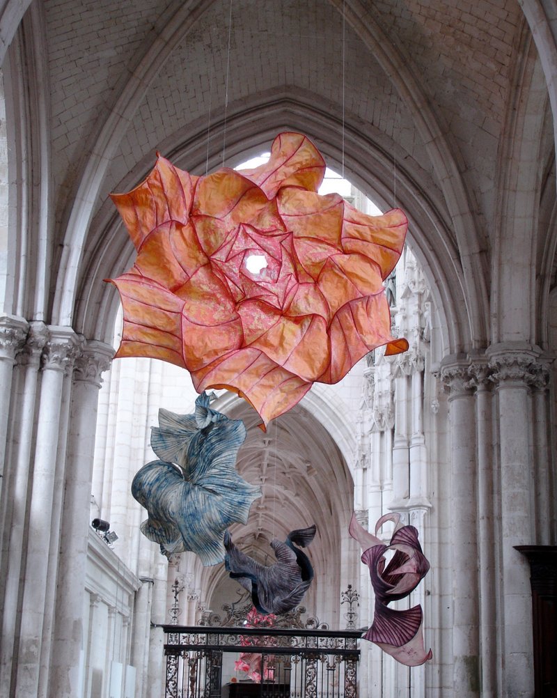 Delicate Paper Sculptures Suspended in Mid-Air by Peter Gentenaar